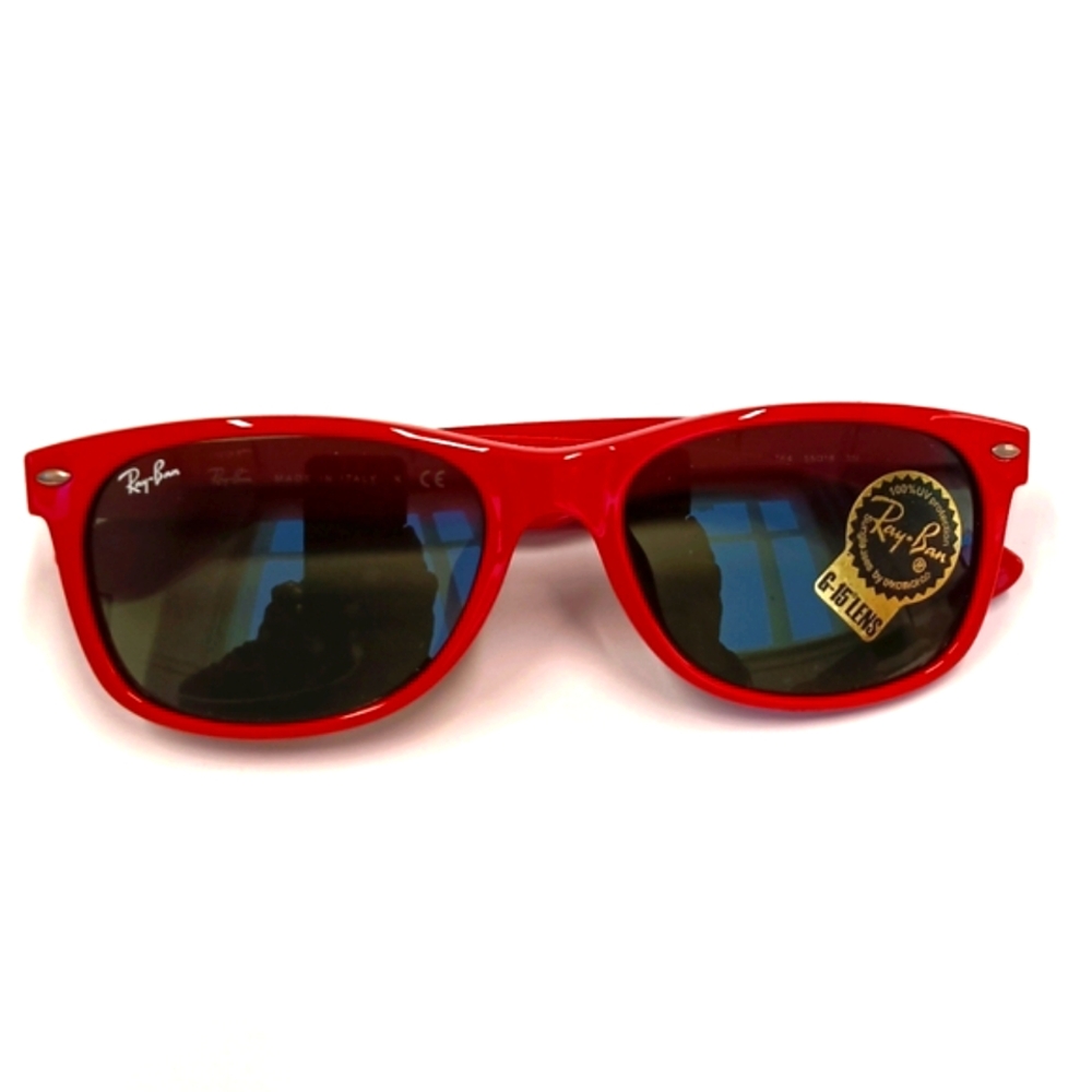 Ray Ban RB 2132 Wayfarer Red Extremely Rare Crafted from high grade acetate.